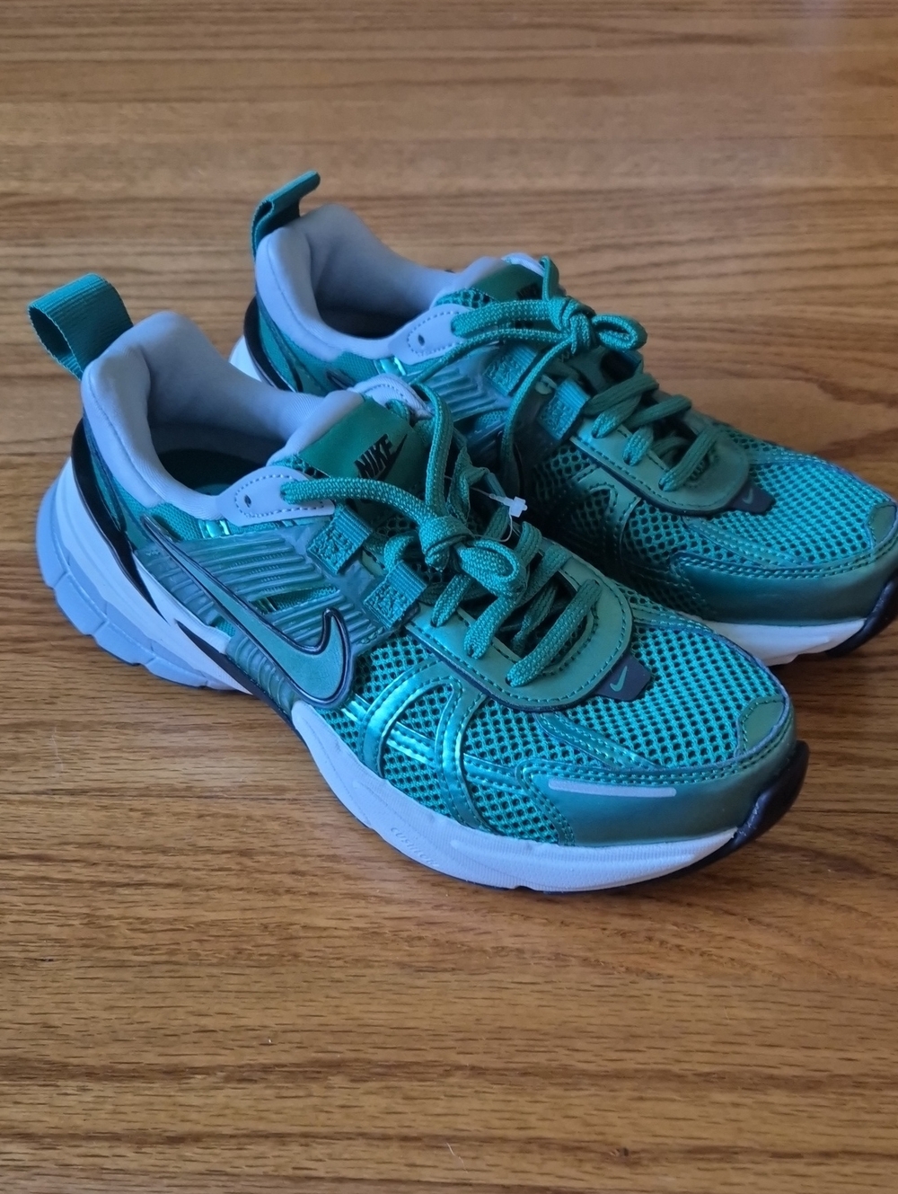 Nike Women's V2K Run Sneaker, Size 6 NWOB